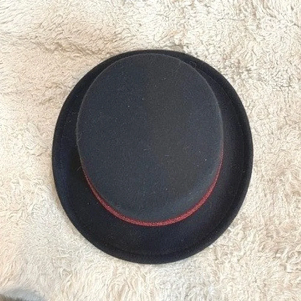 Zara Kids Black Felt Top Hat Red Glitter Band Size 3-6 Years 52cm NWT Holiday